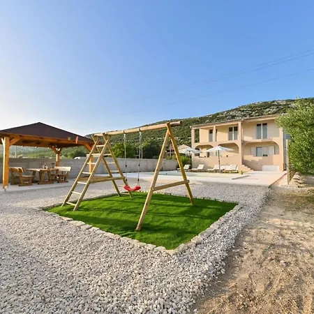 Benedicta Villa *